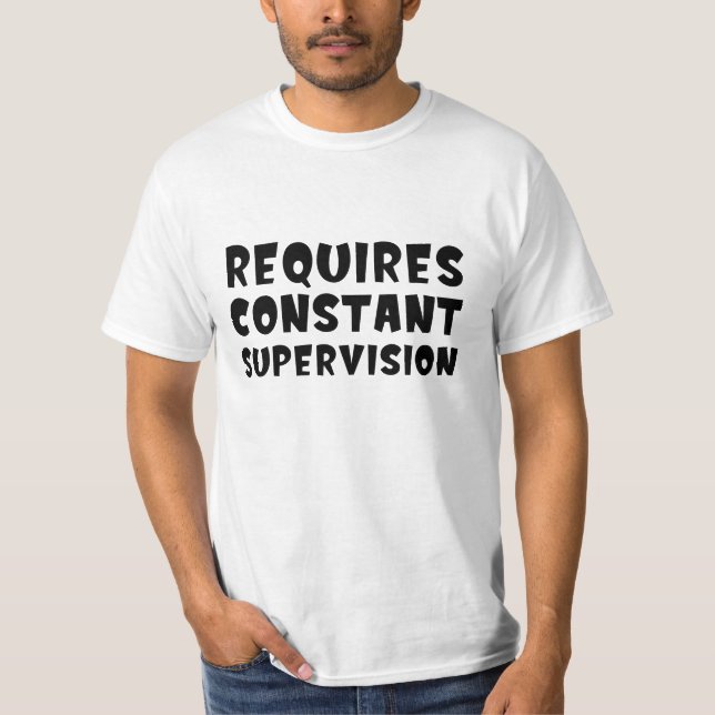 T-shirt Nécessite une surveillance constante (Devant)