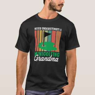T-shirt N'estimez jamais une grand-mère de minigolf Mini G