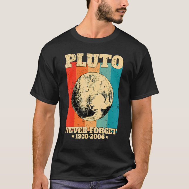 T-shirt Never Forget Pluto Retro  Space Science (Devant)