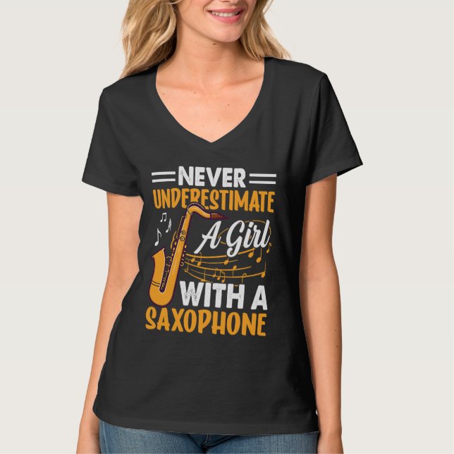 T-shirt Never Underestimate a Girl with a Saxophone Saxaph (Devant)