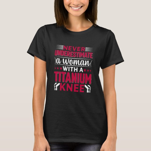 T-shirt Never Underestimate a Woman With A Titanium Knee S (Devant)