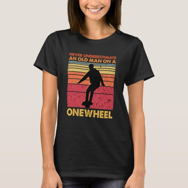 T-shirt Never Underestimate An Old Man On a Onewheel eskat (Devant)