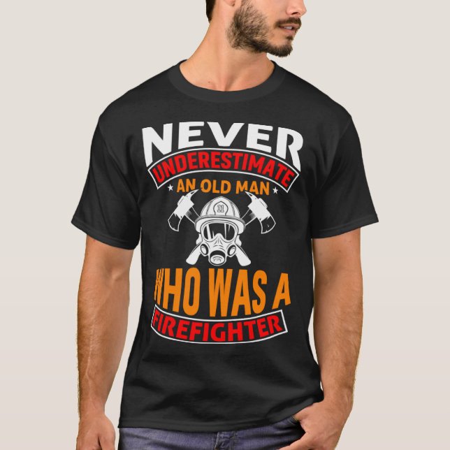 T-shirt Never Underestimate An Old Man Who Was A Firefight (Devant)