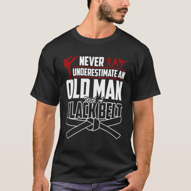 T-shirt Never Underestimate An Old Man With A Black Belt K (Devant)