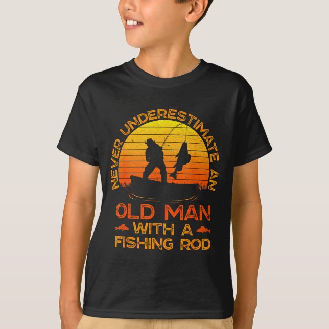 T-shirt Never Underestimate An Old Man With A Fishing Rod  (Devant)