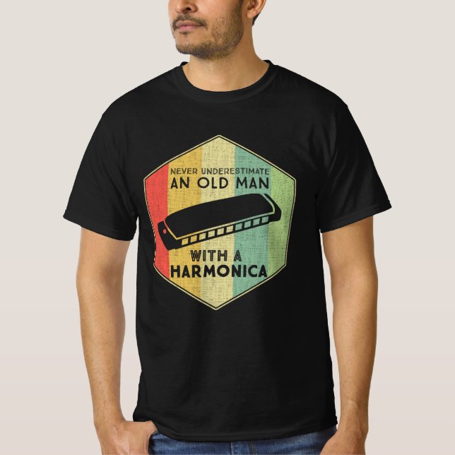 T-shirt Never Underestimate An Old Man With A Harmonica (Devant)