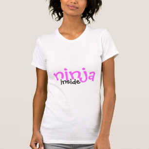 T-shirt ninga à l'intérieur de la chemise de maternité