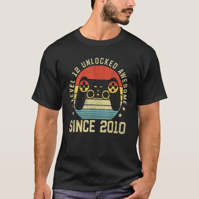 T-shirt Niveau 12 Déverrouillé stupéfiant depuis 2010 12e  (Devant)