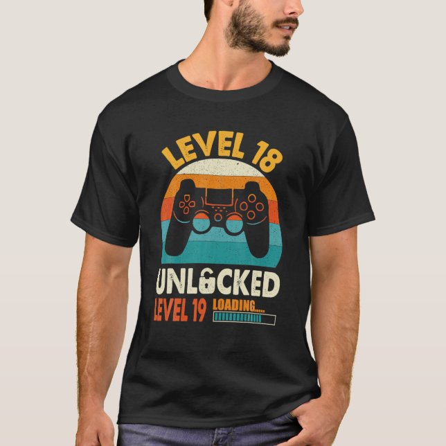 T-shirt Niveau 18 Garçons déverrouillés 18E Anniversaire D (Devant)
