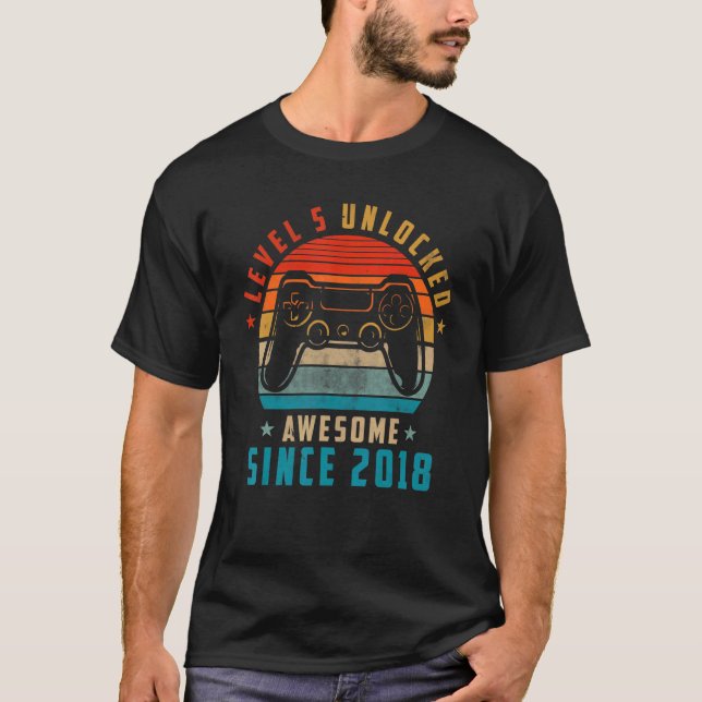 T-shirt Niveau 5 déverrouillé stupéfiant depuis 2018 5e an (Devant)
