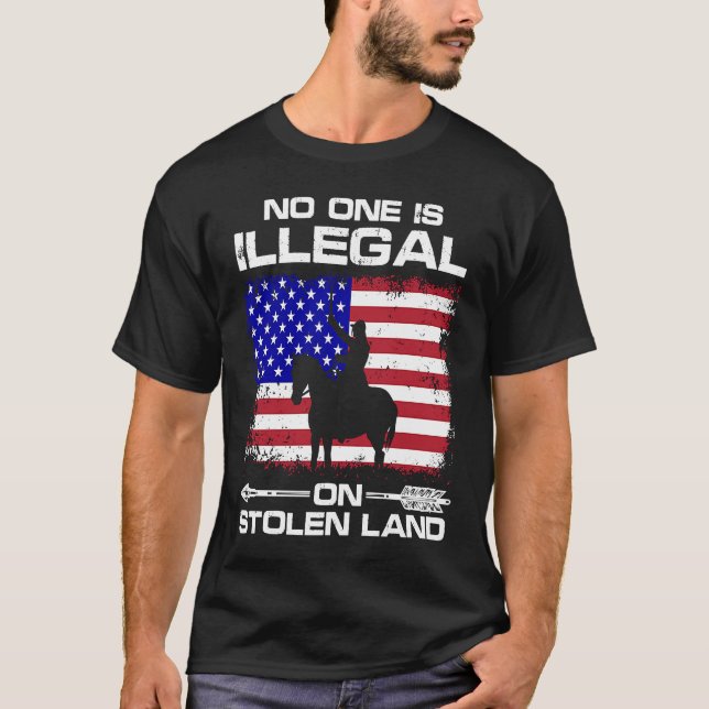 T-shirt No one is illegal on stolen Land Indigenous Immigr (Devant)