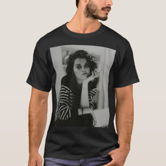 T-shirt Noir Et Blanc Triste Jolie Fille Fumer Cigarette