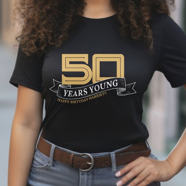 T-shirt Noir & Or 50 ans Jeune bannière 50e anniversaire (Black & Gold 50 Years Young Banner 50th Birthday T-Shirt)