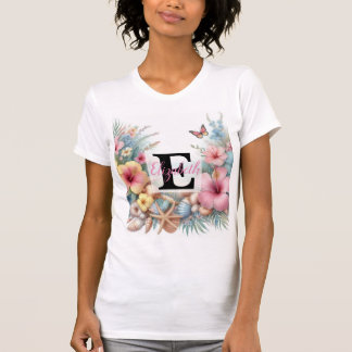 T-shirt Nom du monogramme sur l'aquarelle Fleurs coquillag