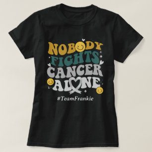 T-shirt Nom personnalisé Personne ne combat le cancer seul