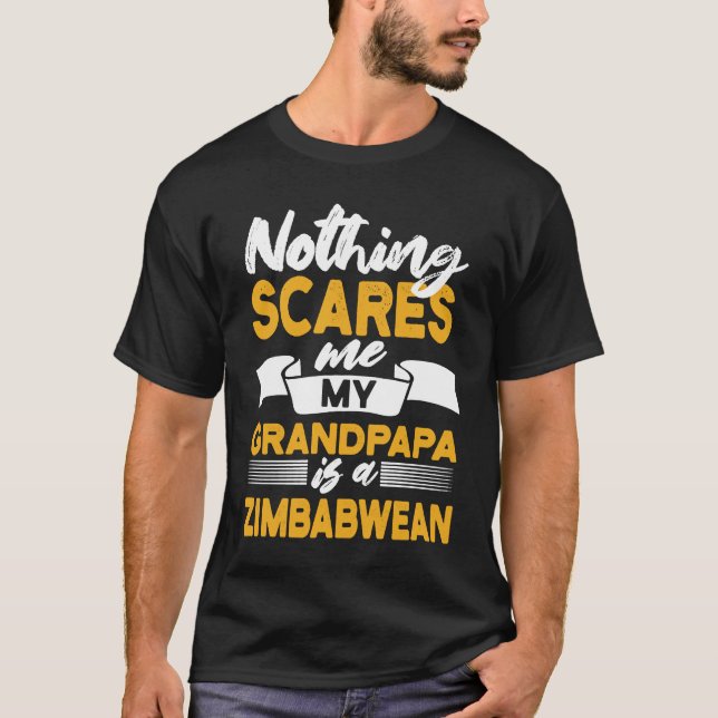 T-shirt Nothing Scares Me My Grandpapa Is Zimbabwean  Zimb (Devant)