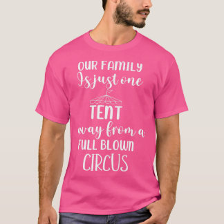 T-shirt Notre Famille est à une tente d'une pleine explosi