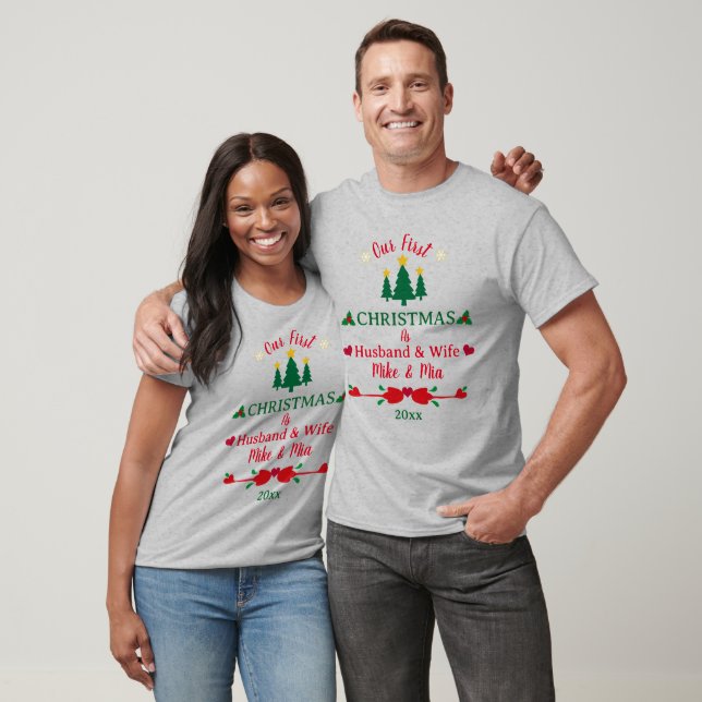 T-shirt Notre premier Noël en tant que mari et femme coupl (Unisexe)