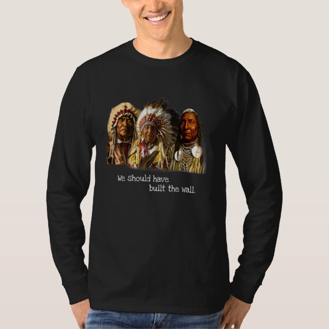 T-shirt Nous Aurions Dû Construire Un Mur Amérindien 1 (Devant)