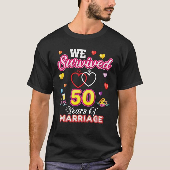 T-shirt Nous Avons Survécu À 50 Ans De Mariage 50E Mariage (Devant)