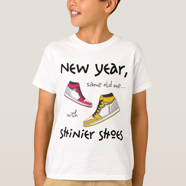 T-shirt Nouvel an, même vieux moi avec des chaussures plus (Devant)