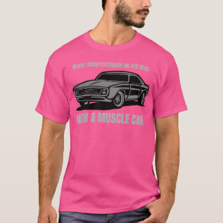 T-shirt N'undermettez jamais un vieil homme avec une muscl