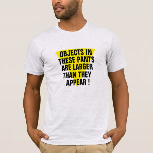 T-shirt Objets dans des pantalons plus grands qu'ils ne se