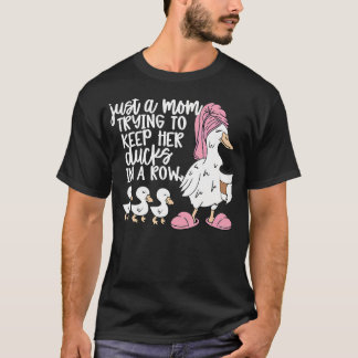 T-shirt Oie Drôle Juste Une Maman Qui Essaie De Garder Ses