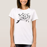 Oiseaux de vol sur la chemise de ficelles