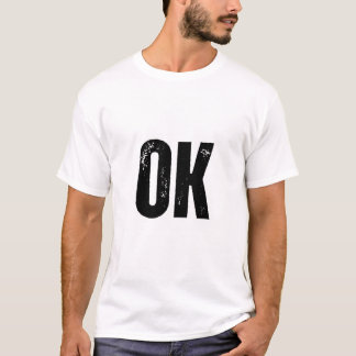 T - Shirt "Ok" für Schwarz-Weiß-Typografie