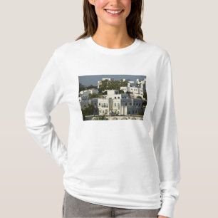 T-shirt Oman, Mascate, Qurm. Bâtiments de la zone de Qurm 
