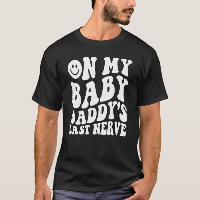 T-shirt On My Baby Daddy's Last Nerve Saying (Devant)