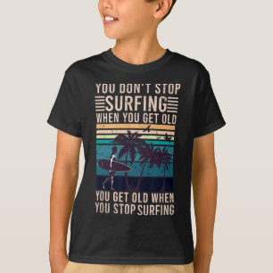 T-shirt On ne cesse pas de surfer quand on vieillit - Surf