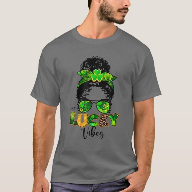 T-shirt One Lucky Vibes Messy Bun Shamrock St Patrick's Da (Devant)