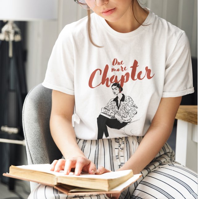 T-shirt One More Chapter Red Script l Book Lovers & Reader (Créateur téléchargé)