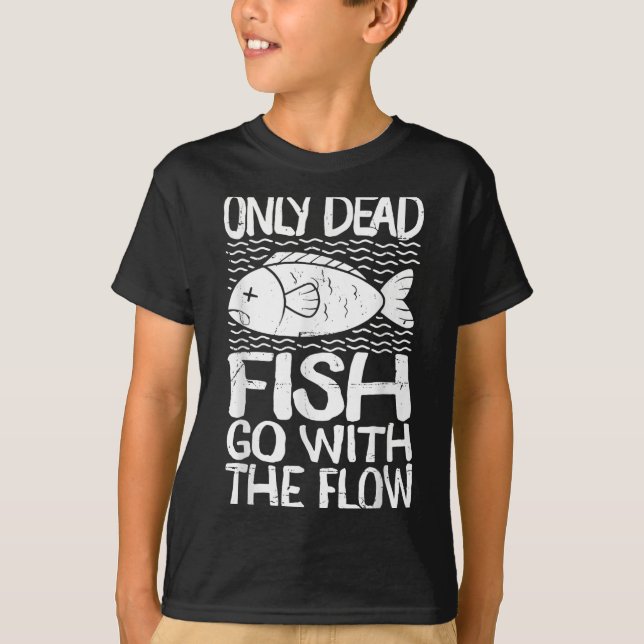T-shirt Only Dead Fish Go With Flow Motivational Quote  (Devant)
