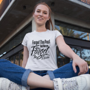 T-shirt Oubliez le passé mais n'oubliez jamais la leçon