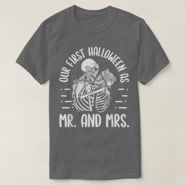 T-shirt Our First Halloween As Mr And Mrs Skeleton Married (Design devant)