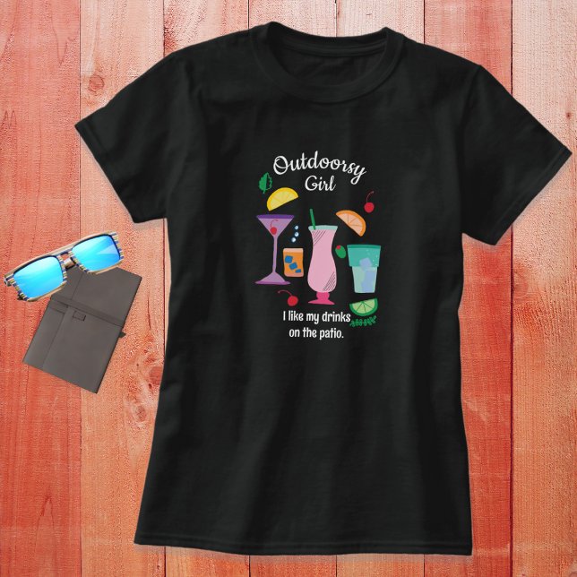 T-shirt Outdoorsy Girl Camper Glamper Cocktails (Créateur téléchargé)