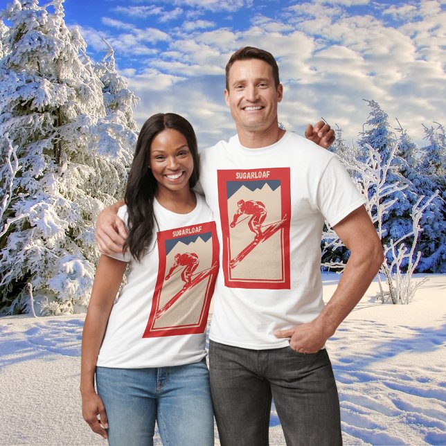 T-shirt Pain de sucre en Maine - Ski Vintage (Sugarloaf Mountain in Maine Ski Vintage Poster Skiing Resort T-Shirt)