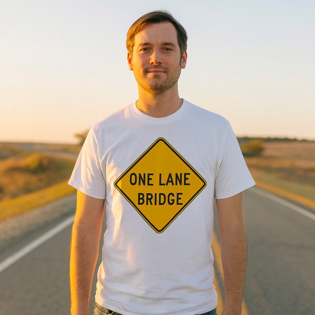 T-shirt Panneau jaune de la route du pont à une voie (Créateur téléchargé)
