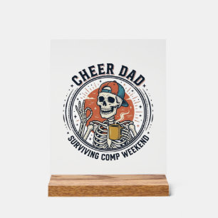 T-Shirt: Papa überlebt wettbewerbsintensives Woche Acrylschild