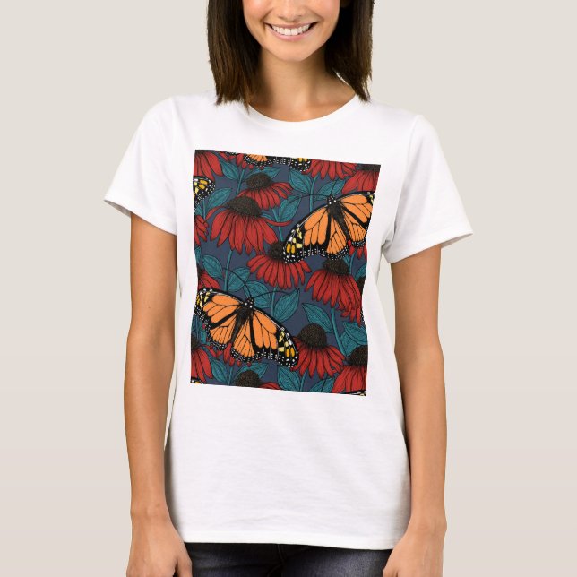 T-shirt Papillon monarque sur des fleurs rouges  (Devant)