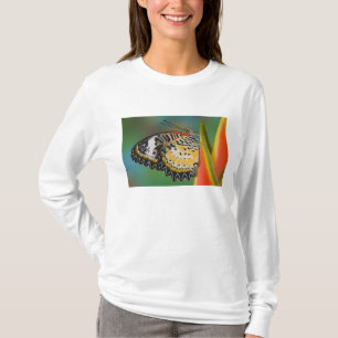 T-shirt Papillon sur fleur tropicale