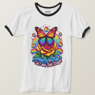 T-shirt Papillon vibrant perché sur un Rose coloré