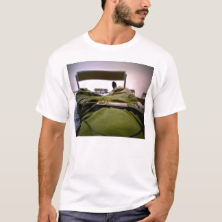 T-shirt Paresseux dans la chemise d'armée