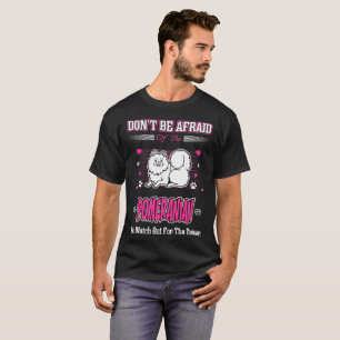 T-shirt Pas le chien effrayé de Pomeranian observent le