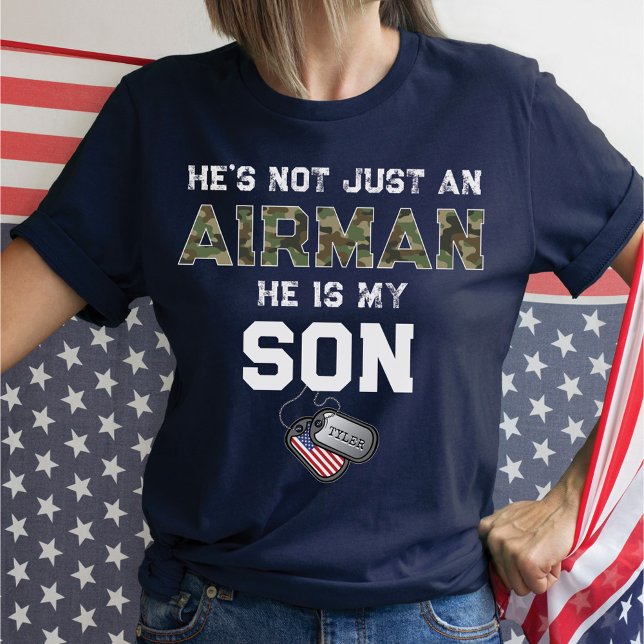 T-shirt Pas seulement un aviateur Il est mon fils Chien Mi (Not just an Airman He She is my son daughter name Air Force bmt graduation US flag womens navy shirt)