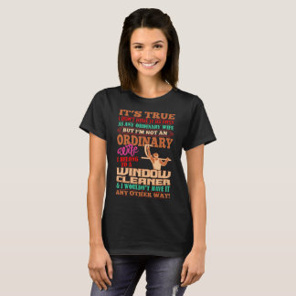 T-shirt Pas une épouse ordinaire j'appartiens à un laveur