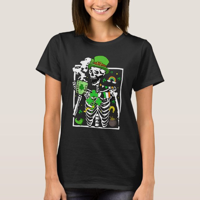 T-shirt Patrick's Day Skeleton Shamrock Skull Drinking Cof (Devant)